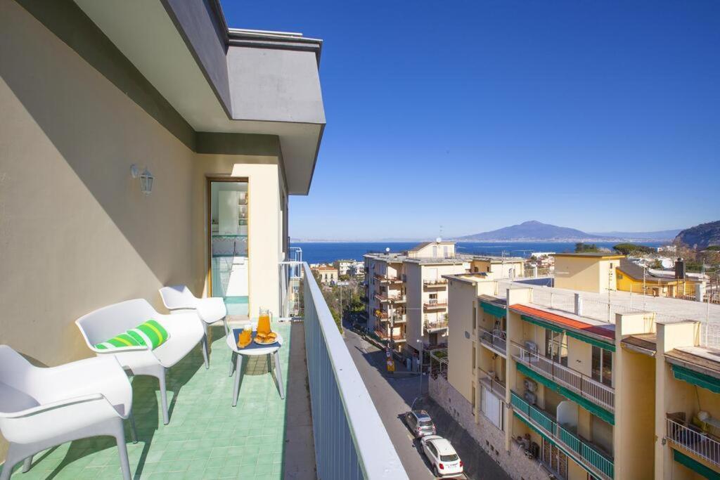Ferienwohnung Super Attico Vista Mare Con Piscina Sorrent Exterior foto