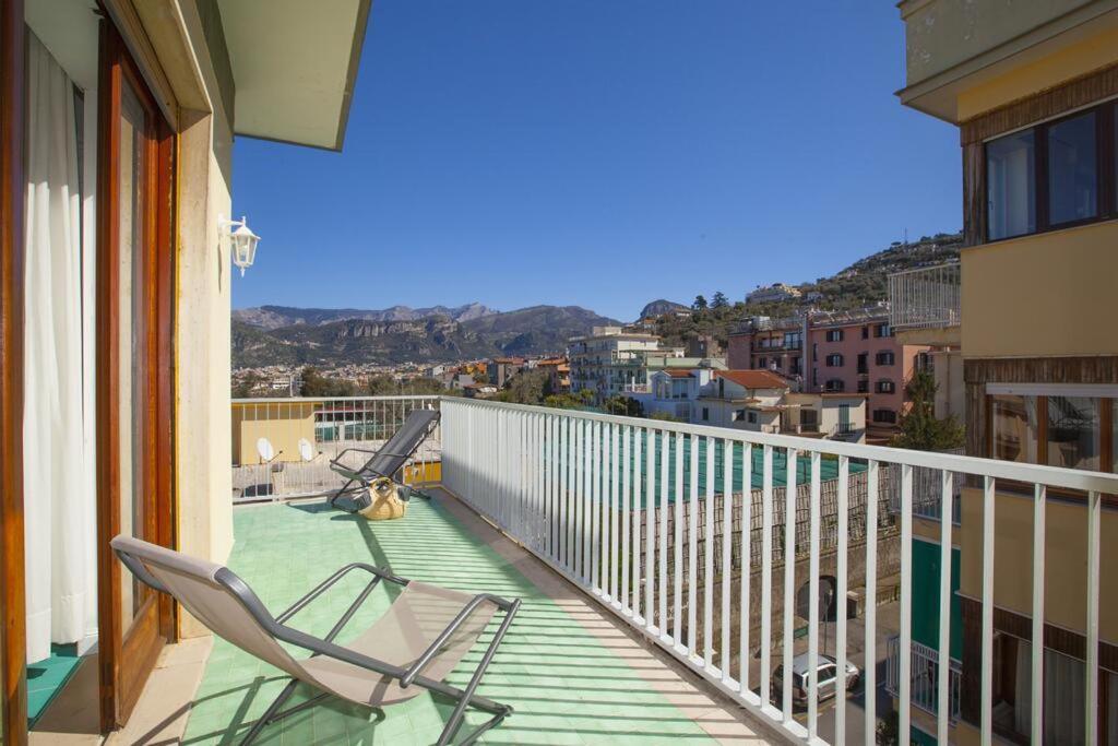 Ferienwohnung Super Attico Vista Mare Con Piscina Sorrent Exterior foto