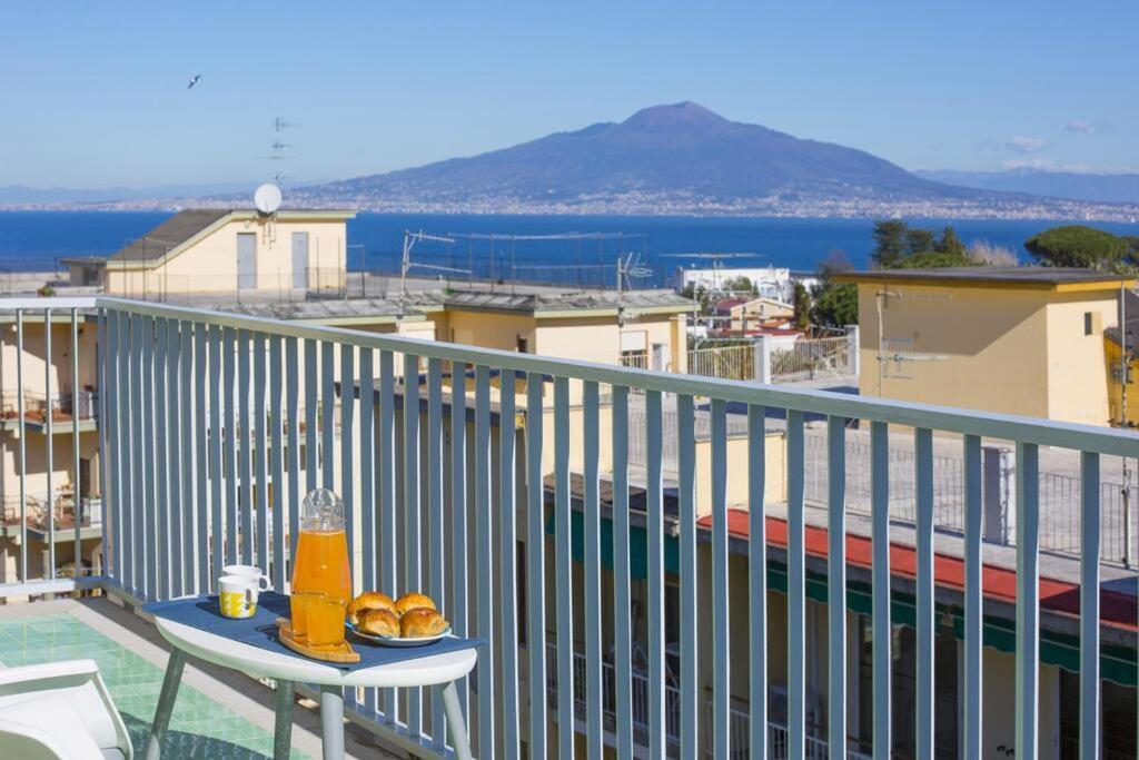 Ferienwohnung Super Attico Vista Mare Con Piscina Sorrent Exterior foto